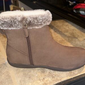 SoftWalk Brown Winter Boots with Faux Fur